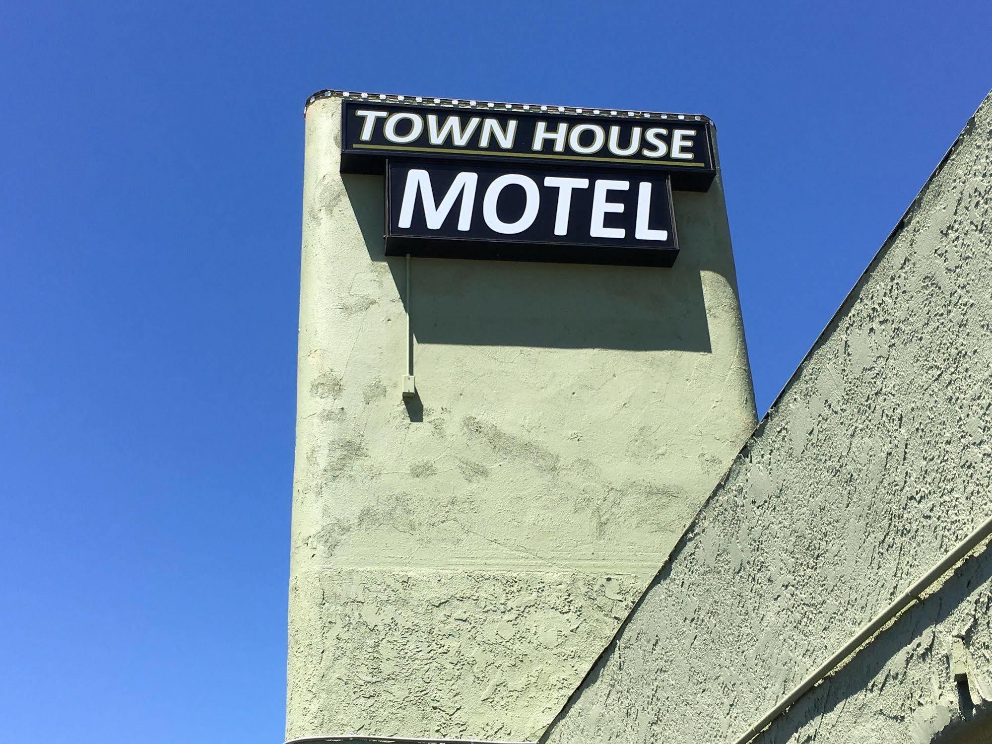Town House Motel Лінвуд Екстер'єр фото